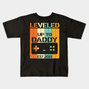 leveled up to daddy est 2021 Kids T-Shirt